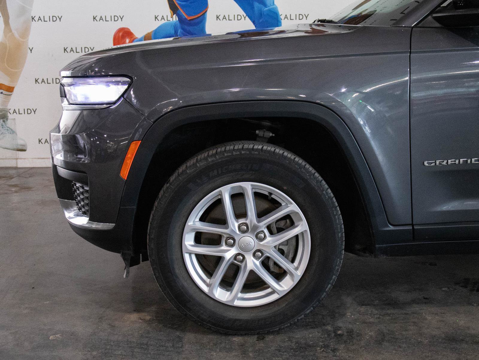 Used 2023 Jeep Grand Cherokee L Laredo RWD image 15