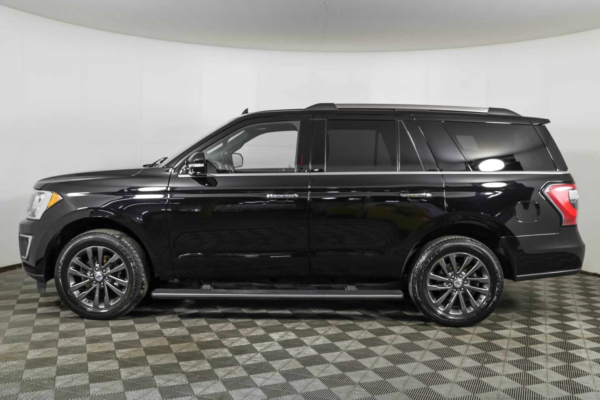 Used 2021 Ford Expedition Limited AWD/4WD image 23