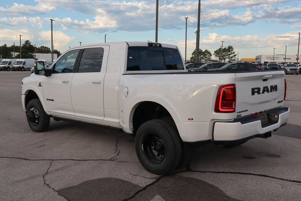 New 2027 RAM 3500 Limited AWD/4WD image 10