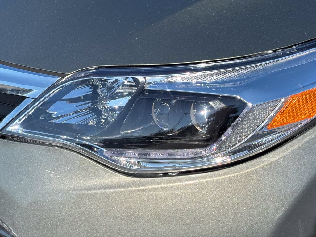 Used 2013 Toyota Avalon Limited FWD image 15