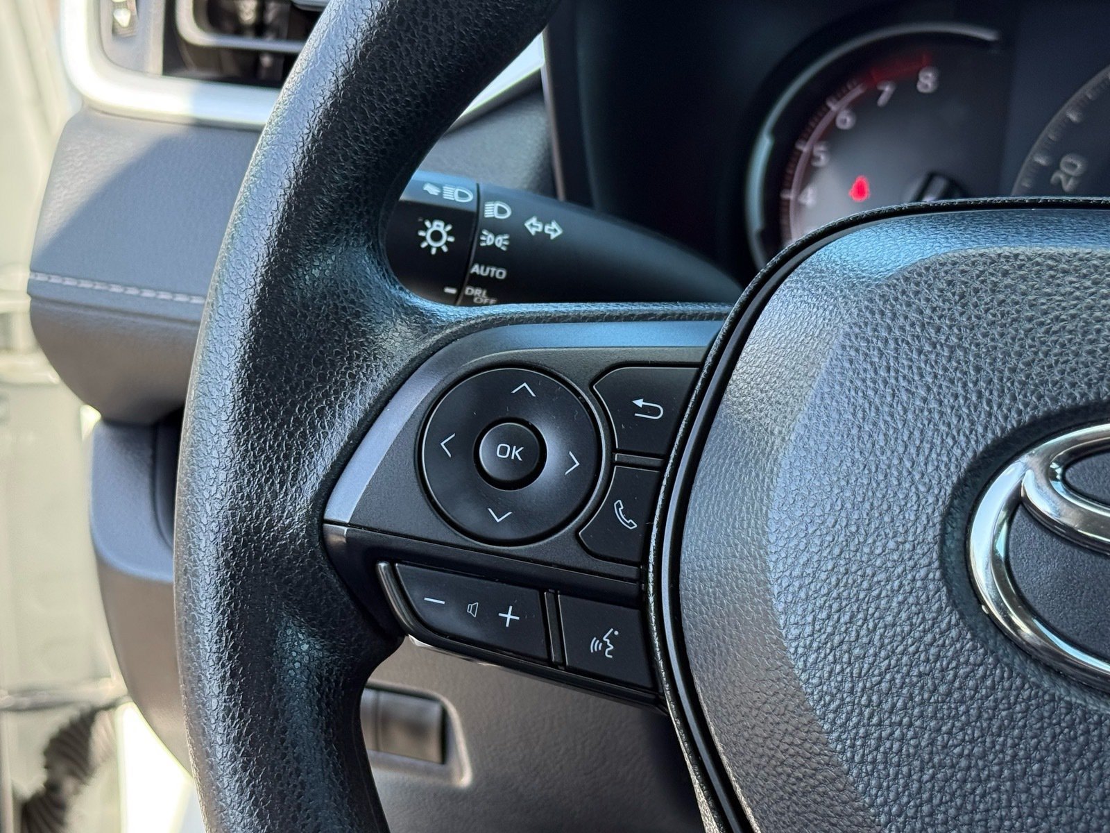 Used 2025 Toyota RAV4 XLE AWD/4WD image 17