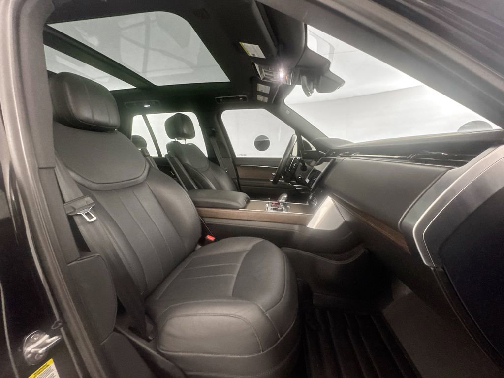 Used 2023 Land Rover Range Rover SE image 28