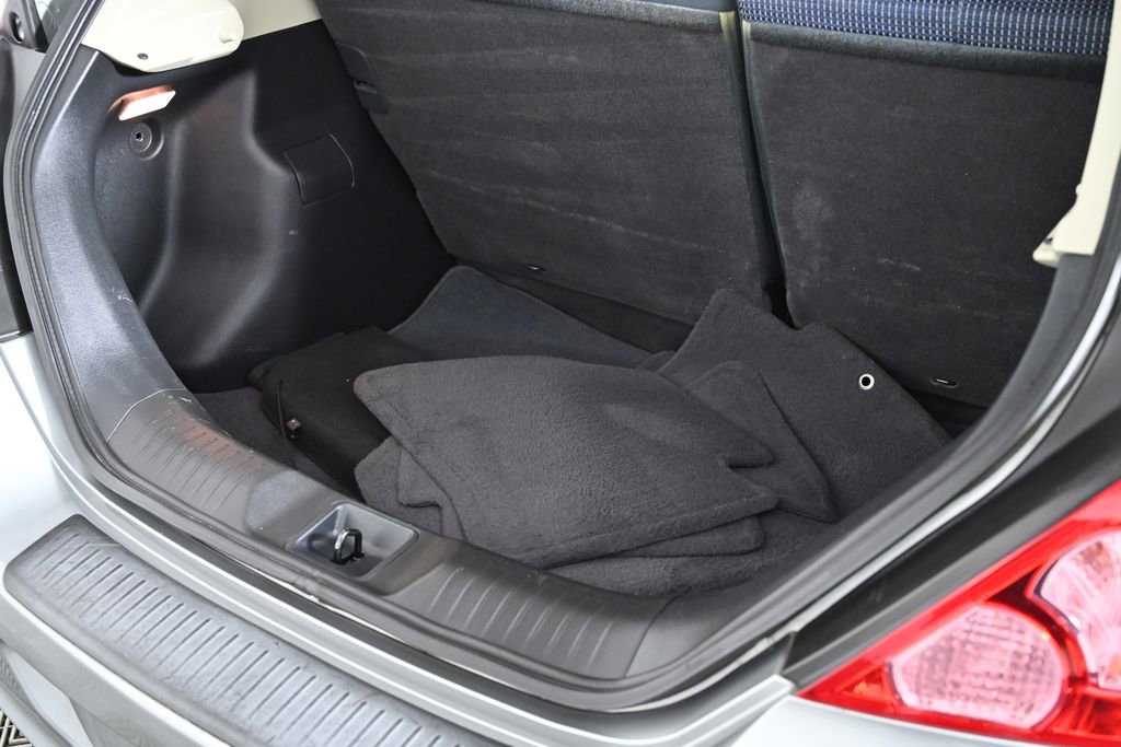 Used 2012 Nissan Versa Hatchback w/ SL Navigation Pkg FWD image 28