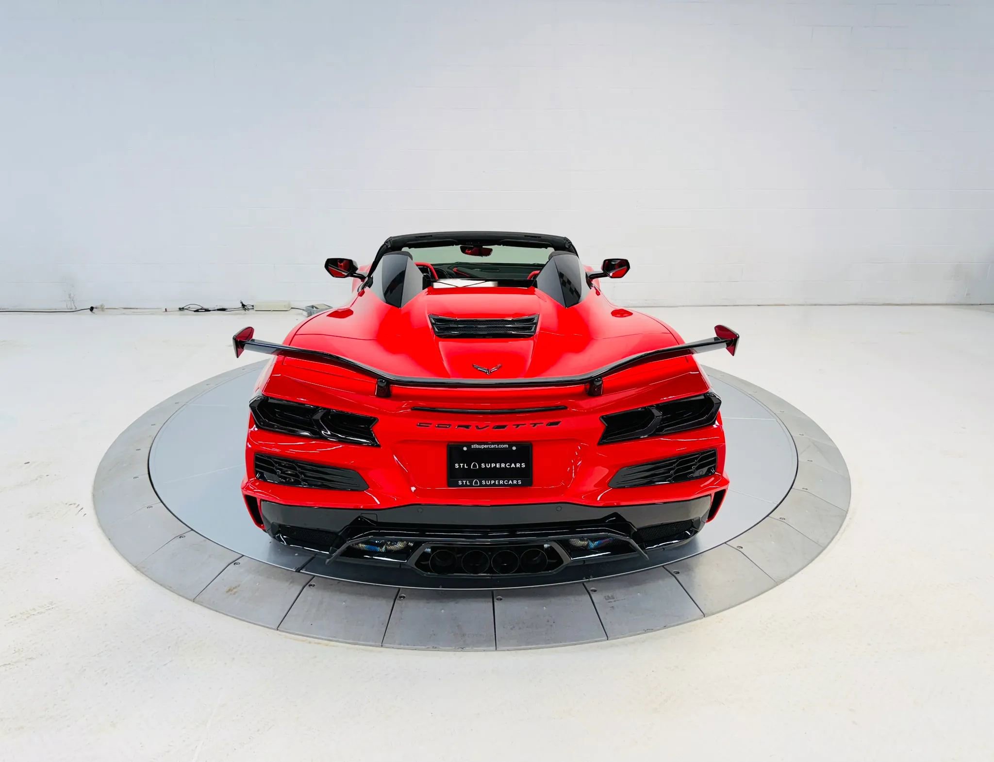 Used 2024 Chevrolet Corvette Z06 w/ Z07 Performance Package RWD image 4