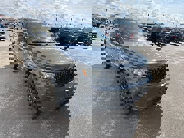 Used 2017 Jeep Grand Cherokee Altitude image 23