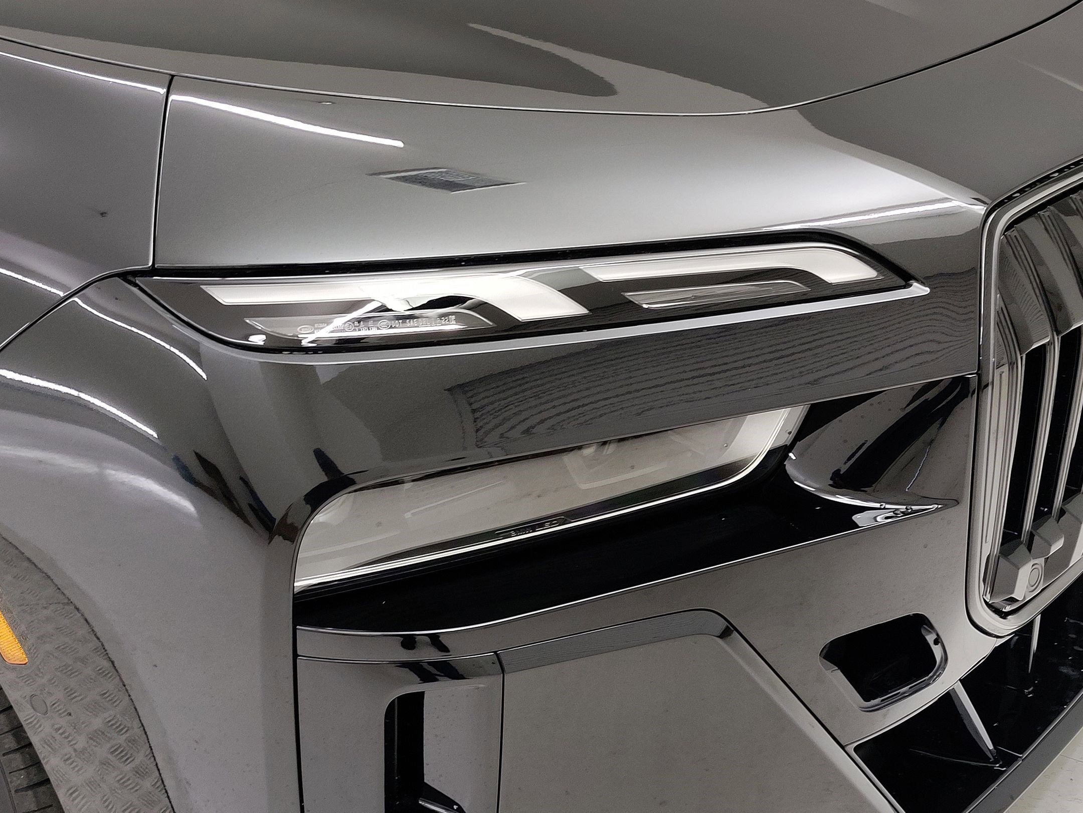 Used 2025 BMW i7 xDrive60 w/ Premium Package image 3