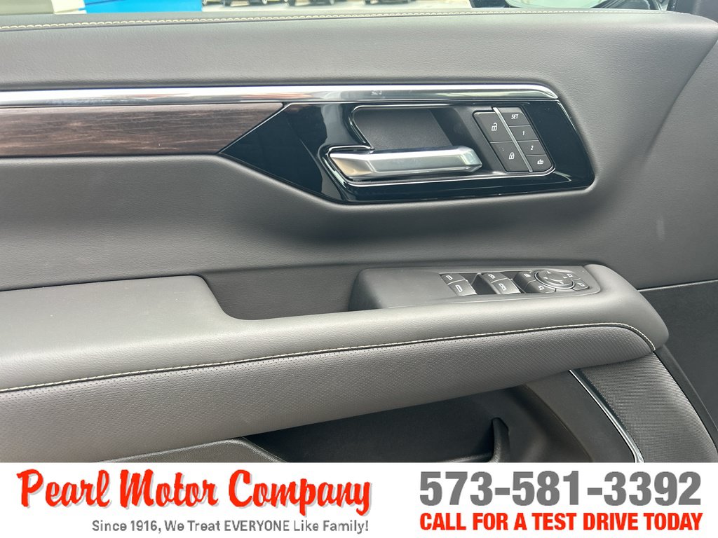 New 2026 Chevrolet Suburban Premier w/ Sun And Tow Package AWD/4WD image 9
