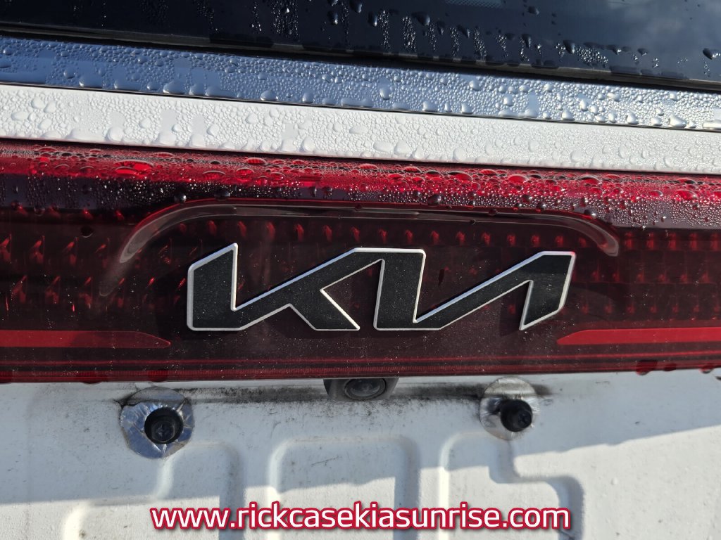 Used 2023 Kia Carnival SX FWD image 8
