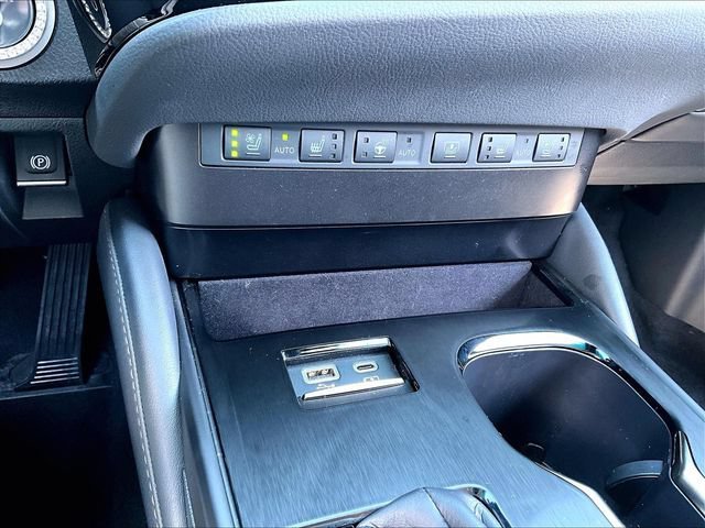 Used 2025 Lexus ES 300h Ultra Luxury w/ Accessory Package (Z2) FWD image 31