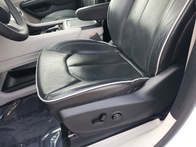Used 2023 Chrysler Pacifica Limited image 21