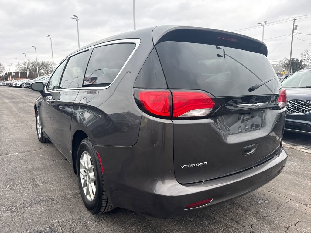 Used 2023 Chrysler Voyager LX FWD image 10