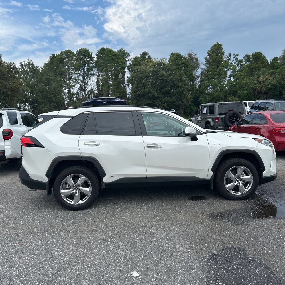 Certified 2020 Toyota RAV4 Limited w/ Limited Grade Weather Package AWD/4WD image 4
