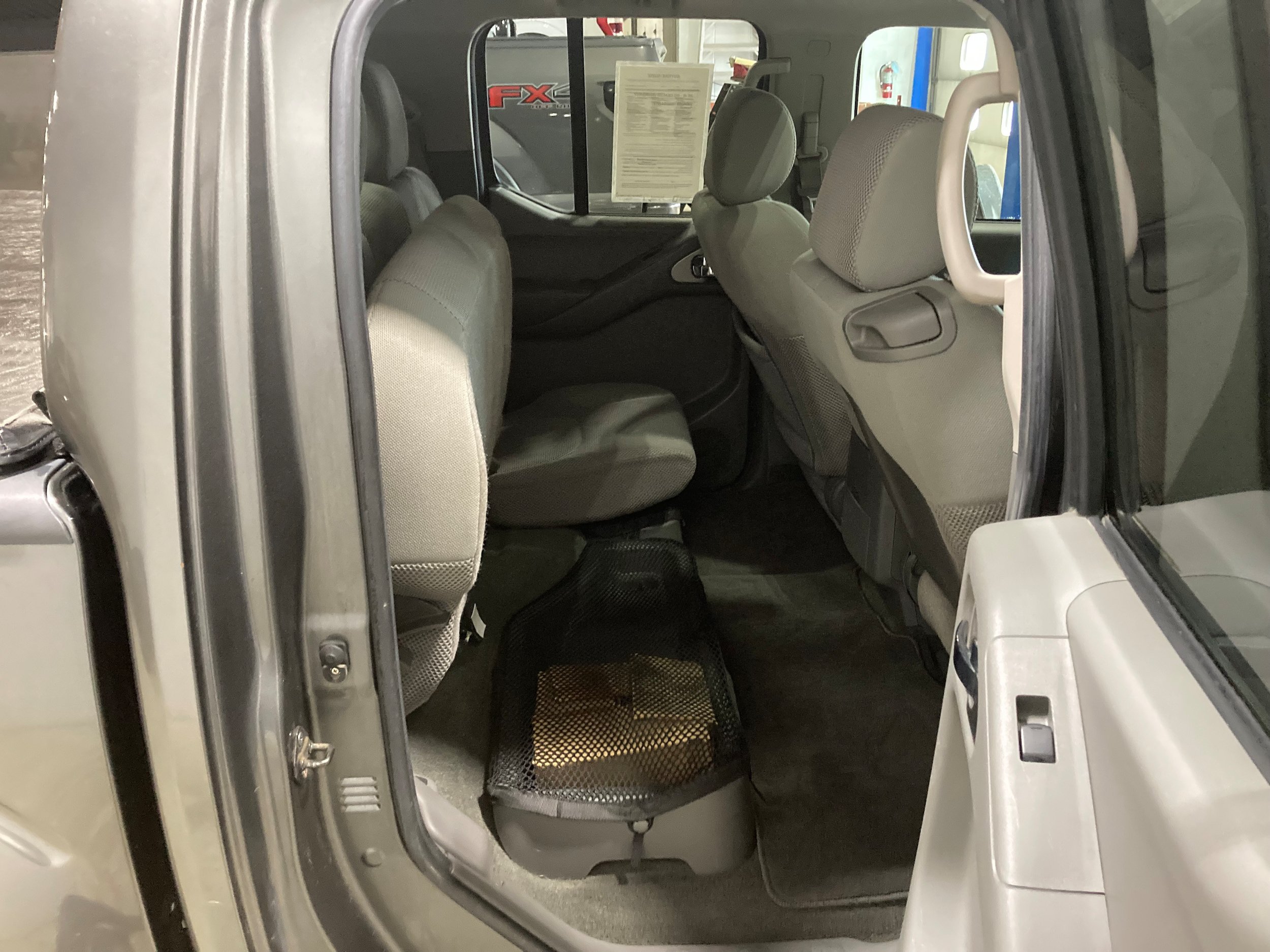 Used 2009 Nissan Frontier SE w/ SE Value Truck Pkg RWD image 8