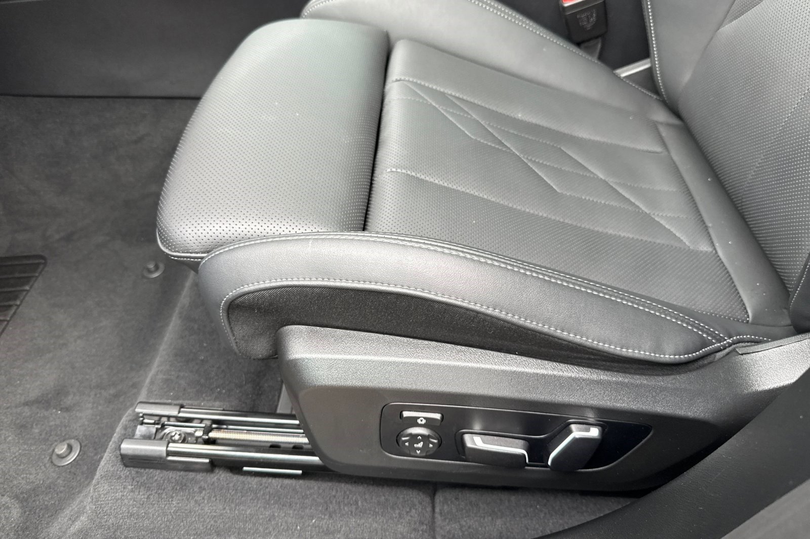 Used 2025 BMW X3 xDrive30i w/ Premium Package image 14