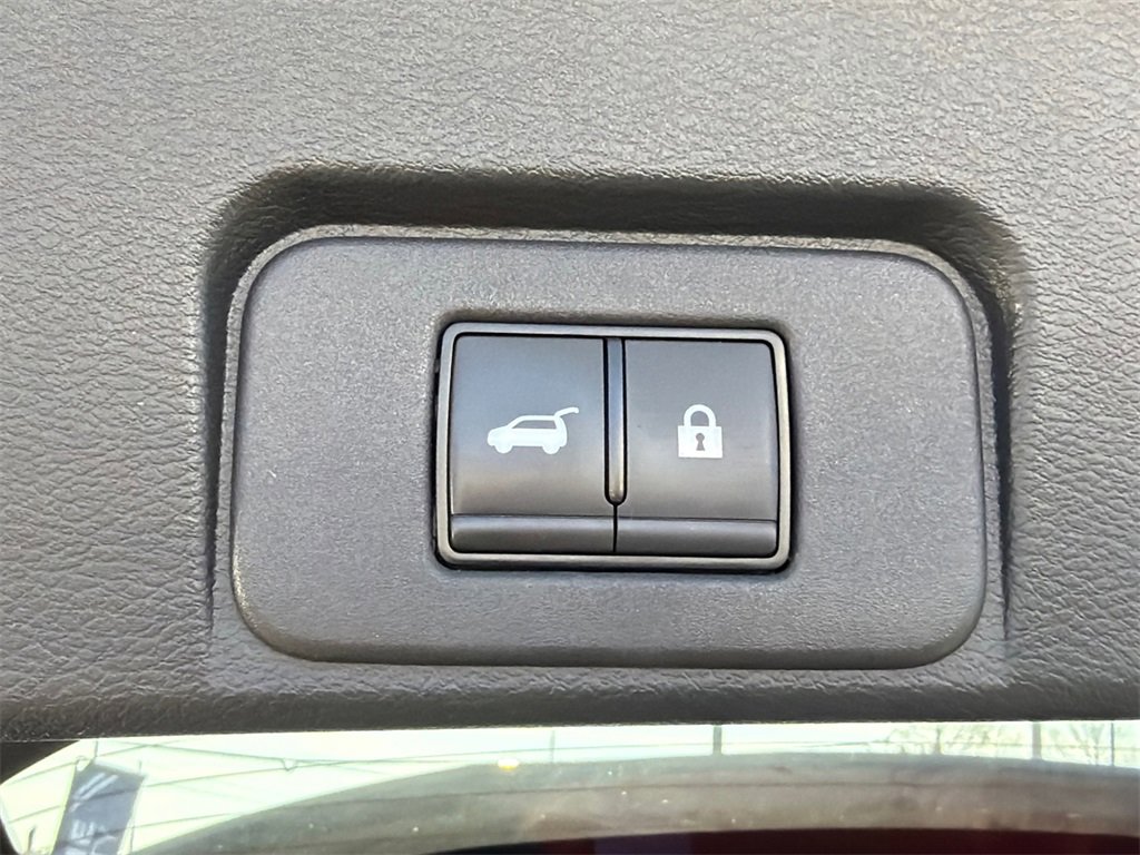 Used 2025 Nissan Rogue Platinum w/ Platinum Premium Package image 19