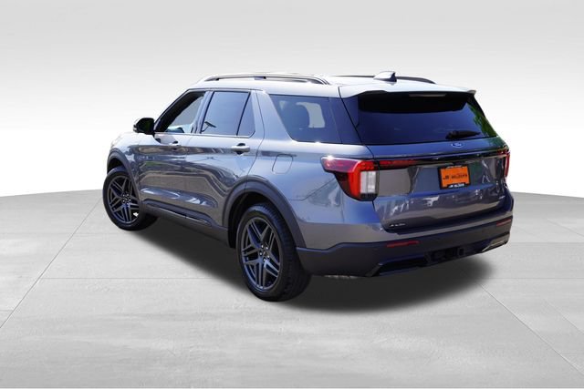 Used 2025 Ford Explorer ST-Line w/ ST-Line Street Pack AWD/4WD image 7