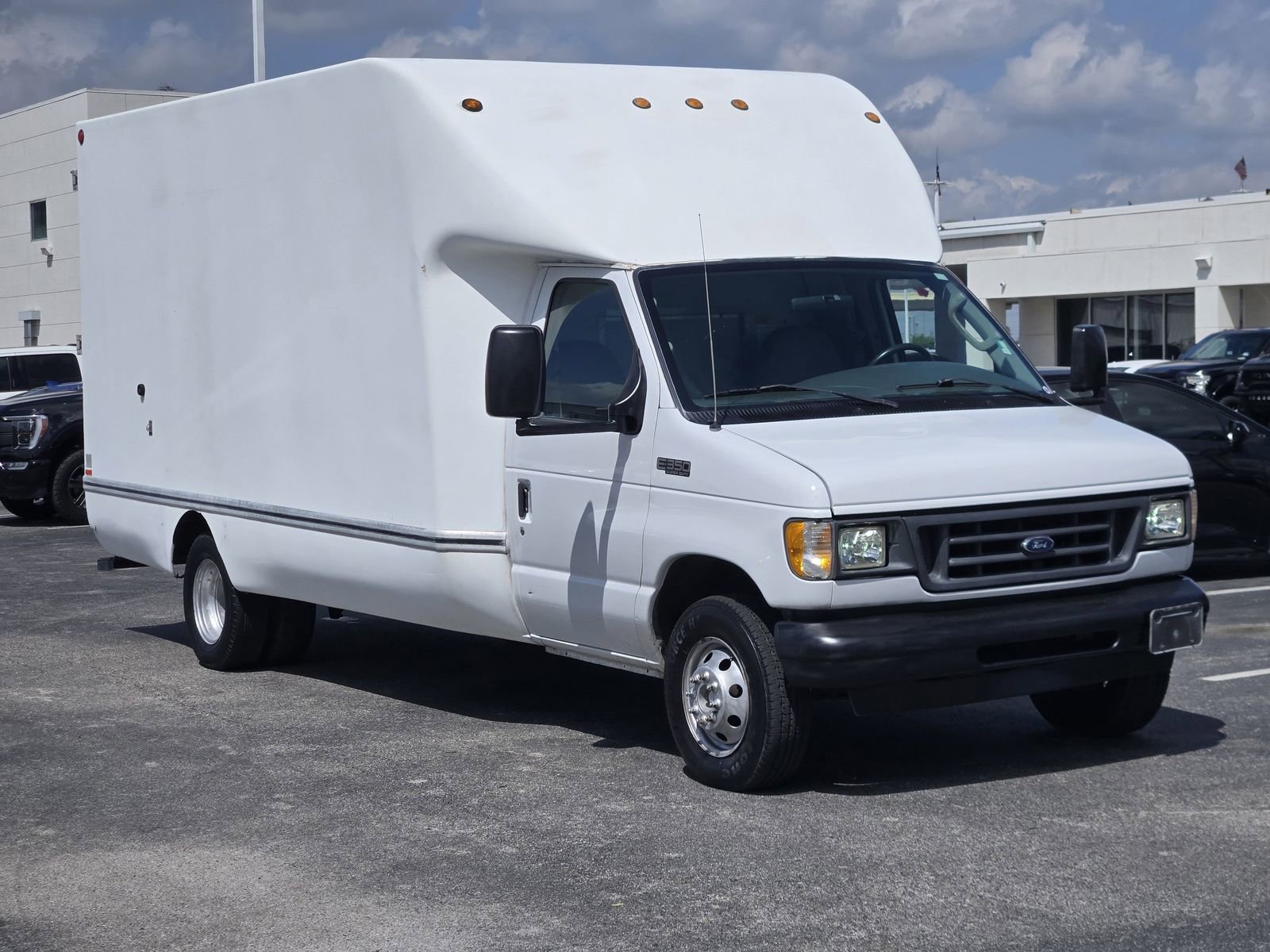 Used 2003 Ford E-350 and Econoline 350 Super Duty RWD image 3