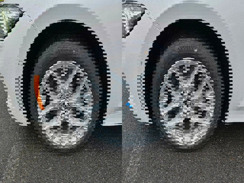 New 2025 BMW 330i xDrive Sedan w/ Premium Package image 30