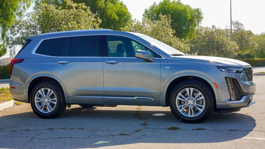 Certified 2025 Cadillac XT6 Luxury FWD image 7
