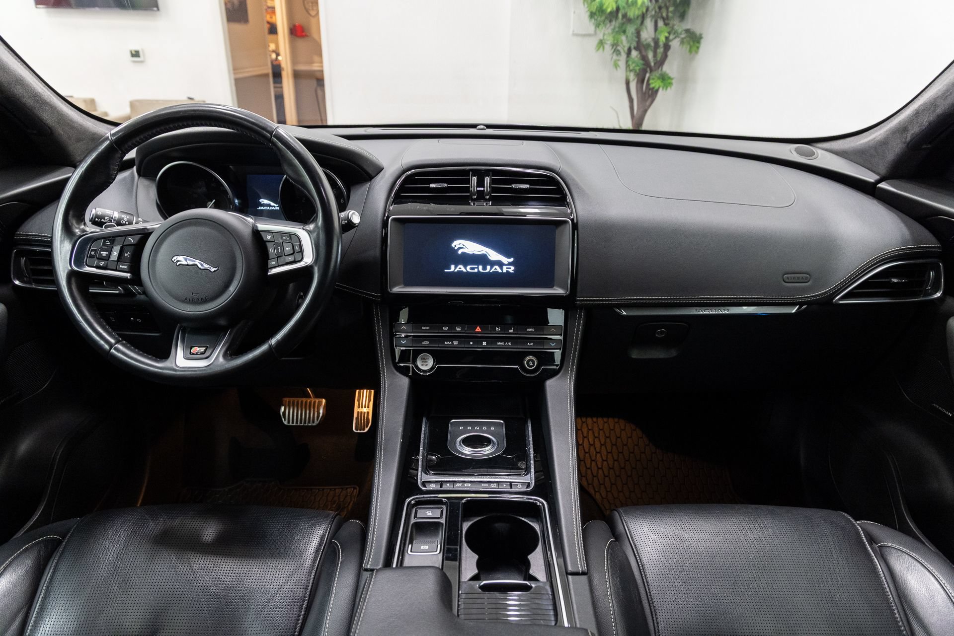 Used 2020 Jaguar F-PACE S AWD/4WD image 5