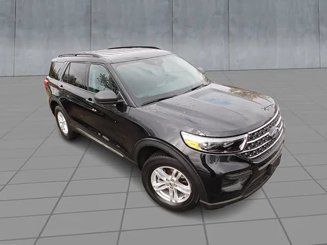 Used 2023 Ford Explorer XLT AWD/4WD image 2
