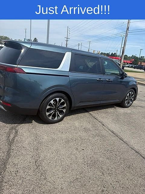 Used 2024 Kia Carnival EX FWD image 8