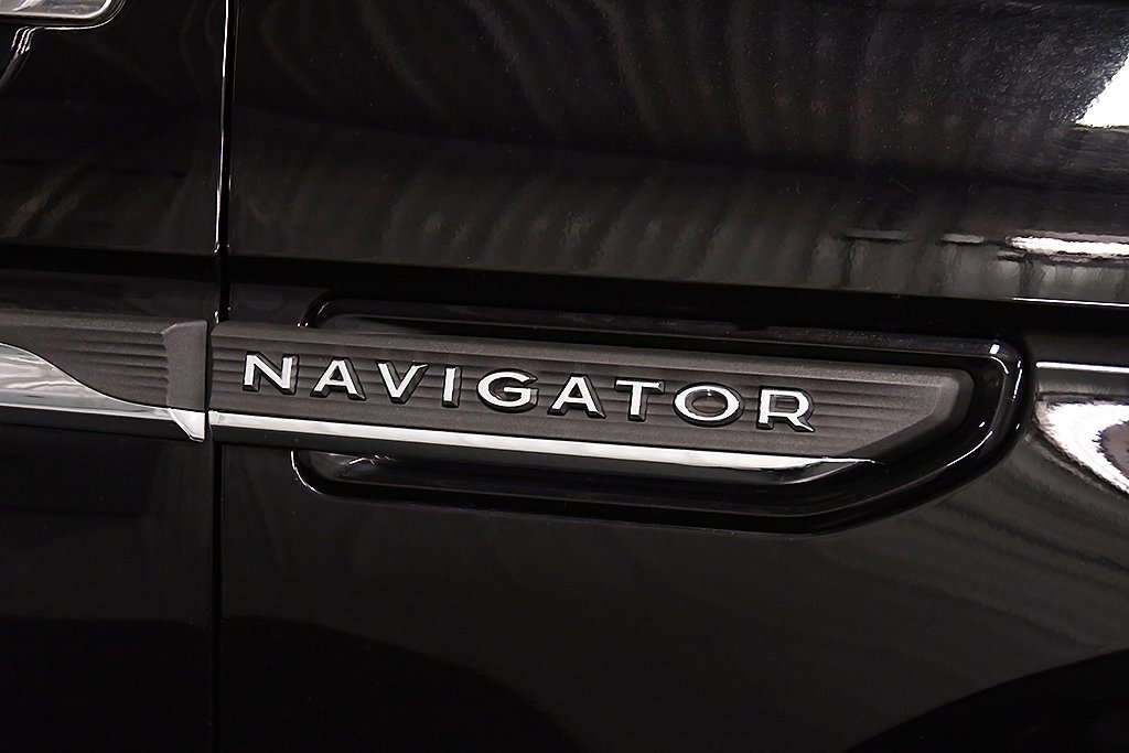 Used 2024 Lincoln Navigator Premiere image 10