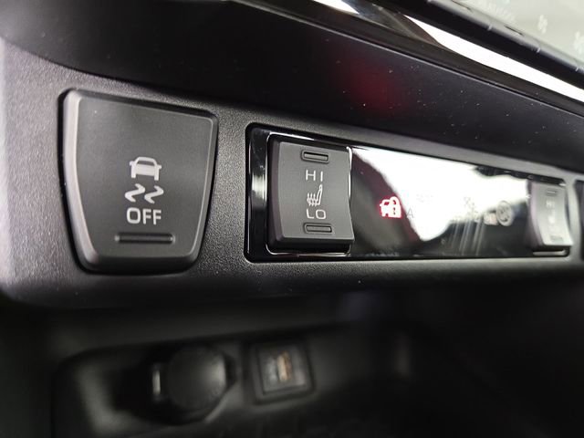 Used 2025 Toyota RAV4 XLE Premium image 25