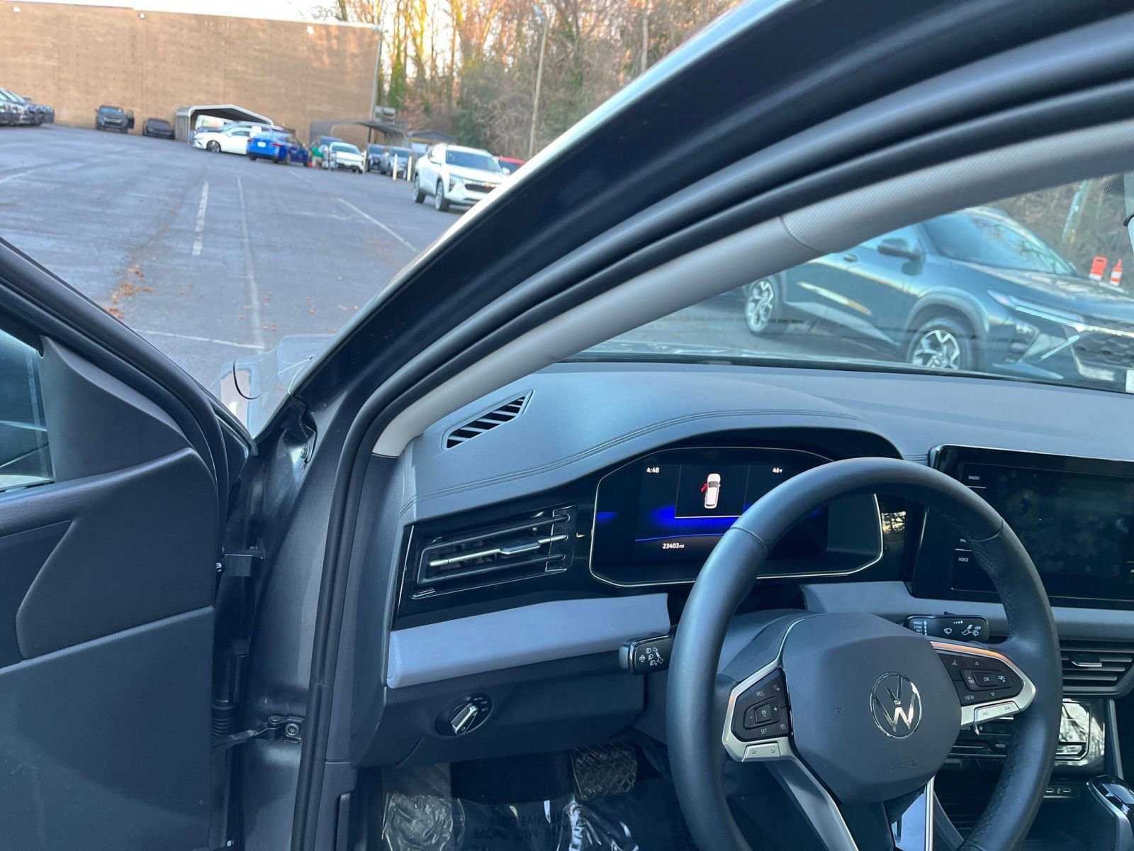 Used 2025 Volkswagen Jetta SE image 34