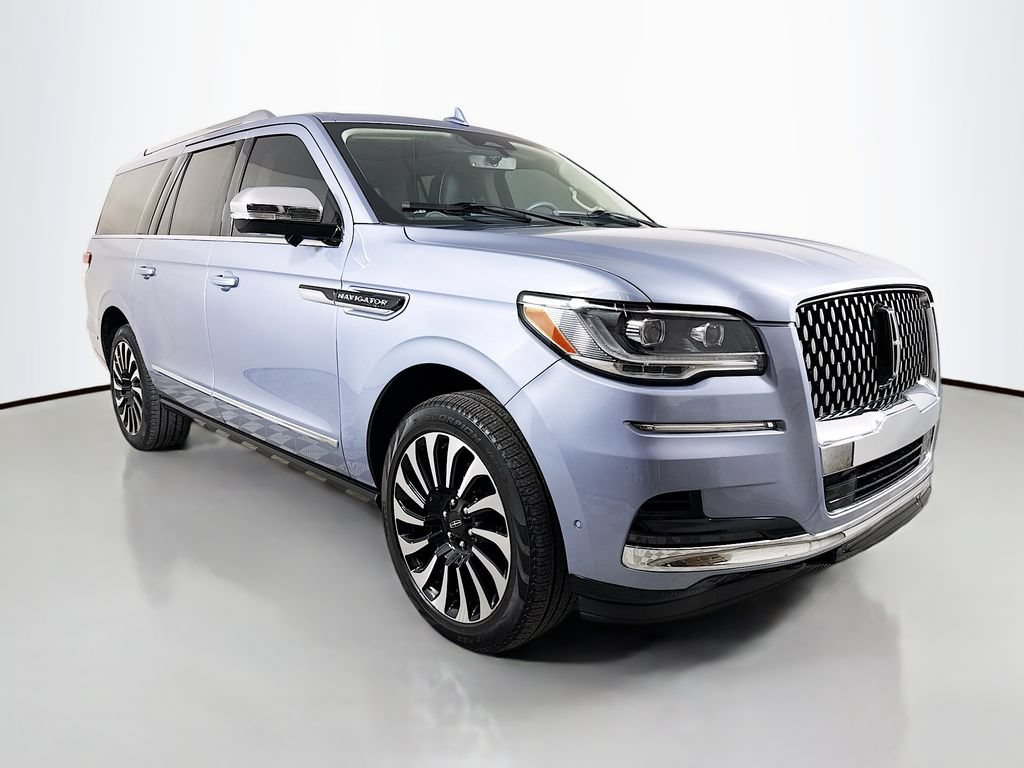 Used 2023 Lincoln Navigator L Black Label AWD/4WD image 3