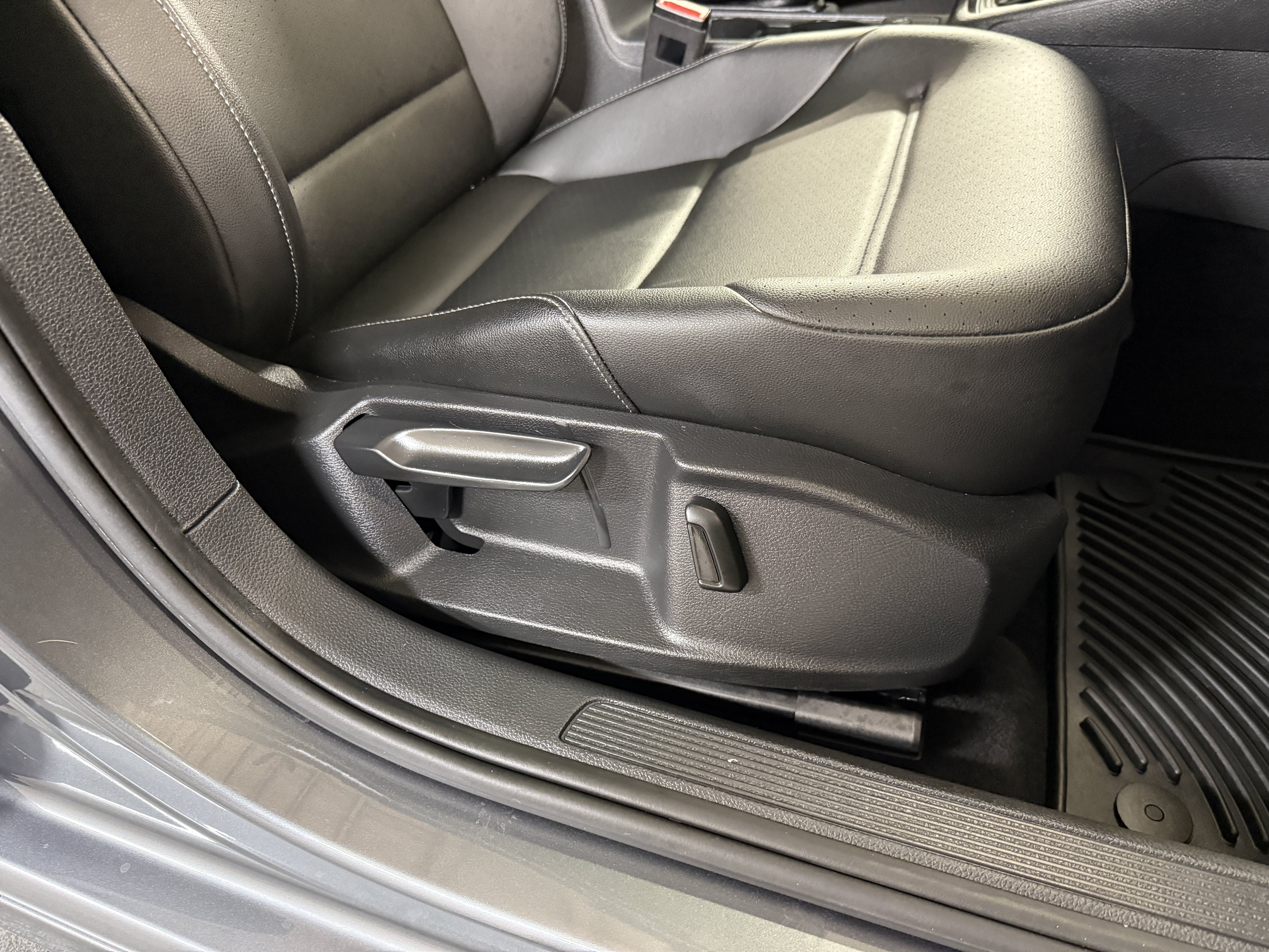 Used 2018 Volkswagen Golf SE FWD image 22