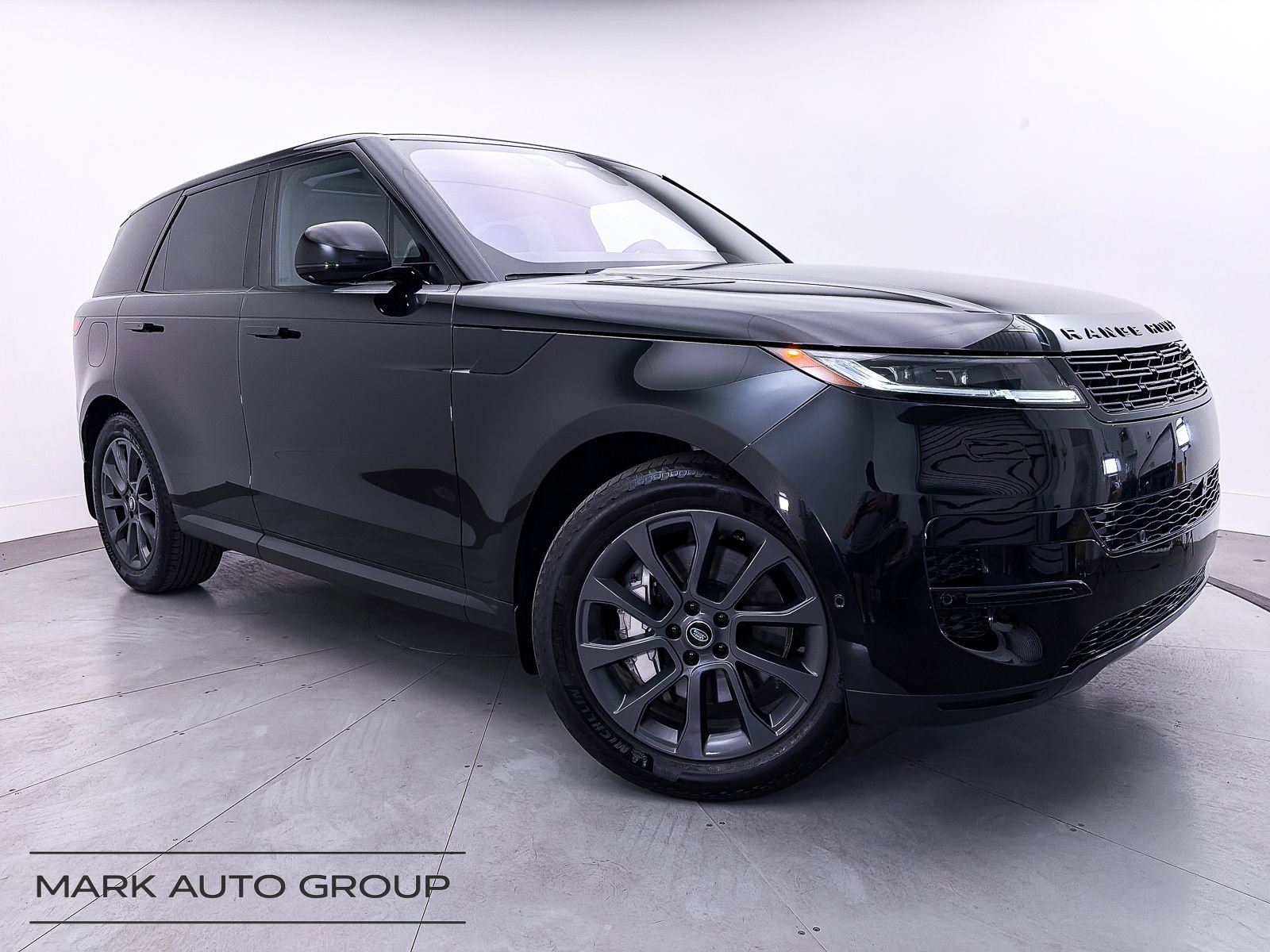 Used 2023 Land Rover Range Rover Sport SE AWD/4WD image 1