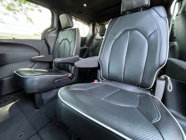 Used 2023 Chrysler Pacifica Limited w/ S Appearance Package AWD/4WD image 27