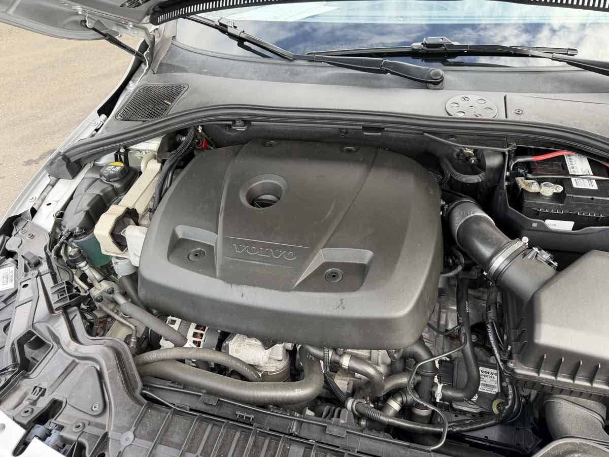 Used 2017 Volvo S60 T5 Inscription image 22