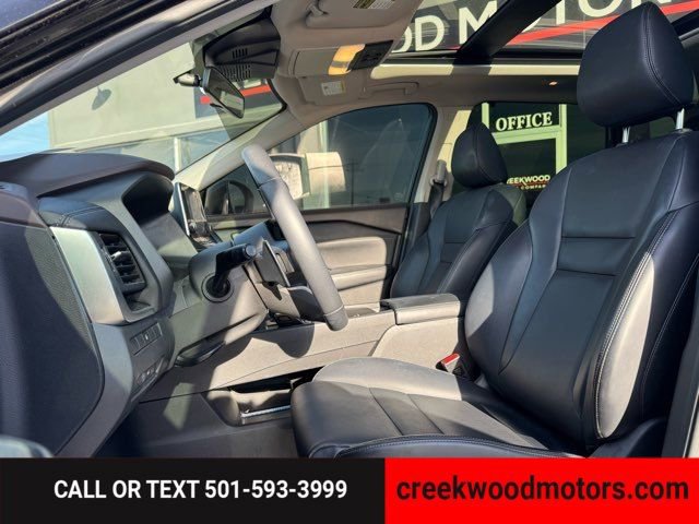 Used 2023 Nissan Rogue SV w/ SV Premium B Package image 11