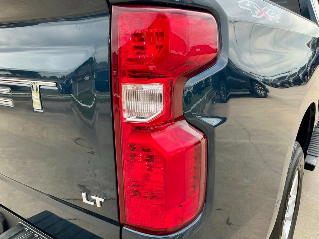 Used 2020 Chevrolet Silverado 1500 LT w/ LT Value Package AWD/4WD image 16