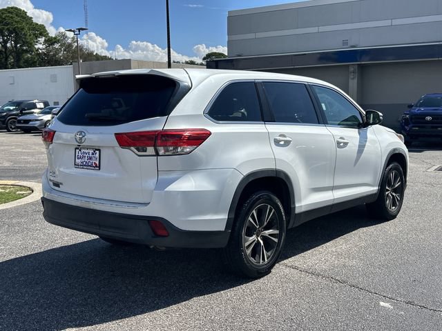 Used 2019 Toyota Highlander LE FWD image 4