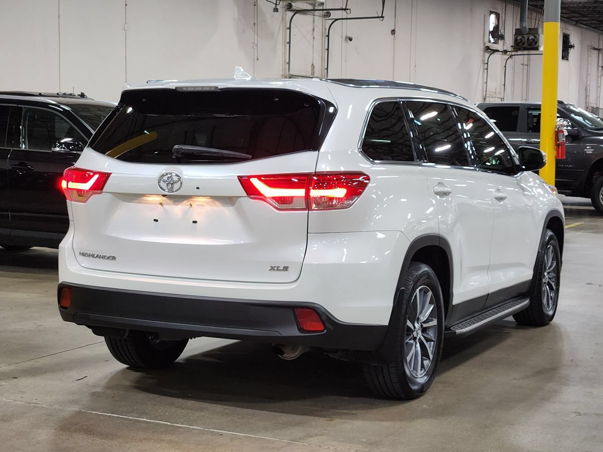 Used 2019 Toyota Highlander XLE FWD image 8