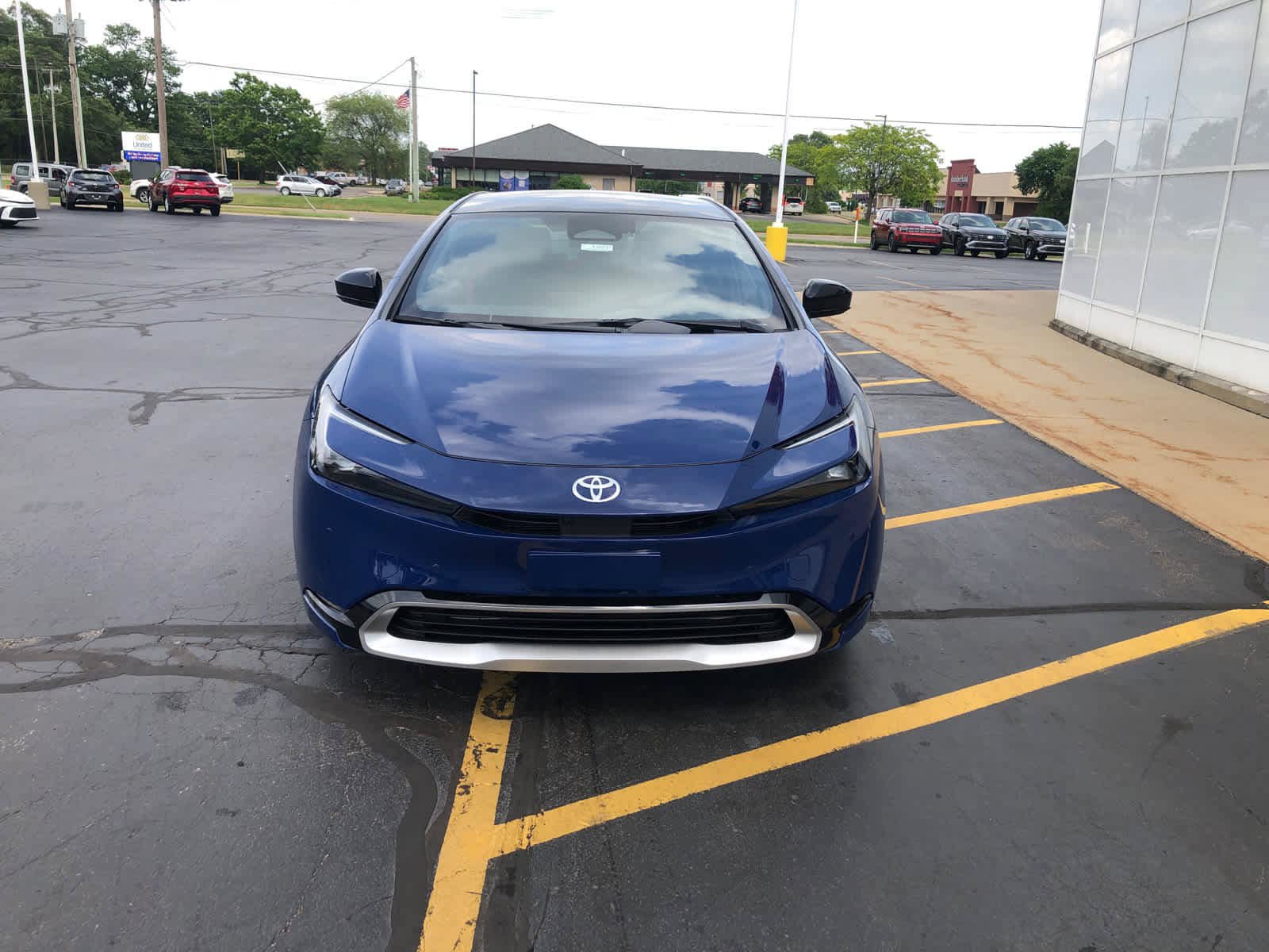 New 2026 Toyota Prius Plug-In Hybrid FWD image 2
