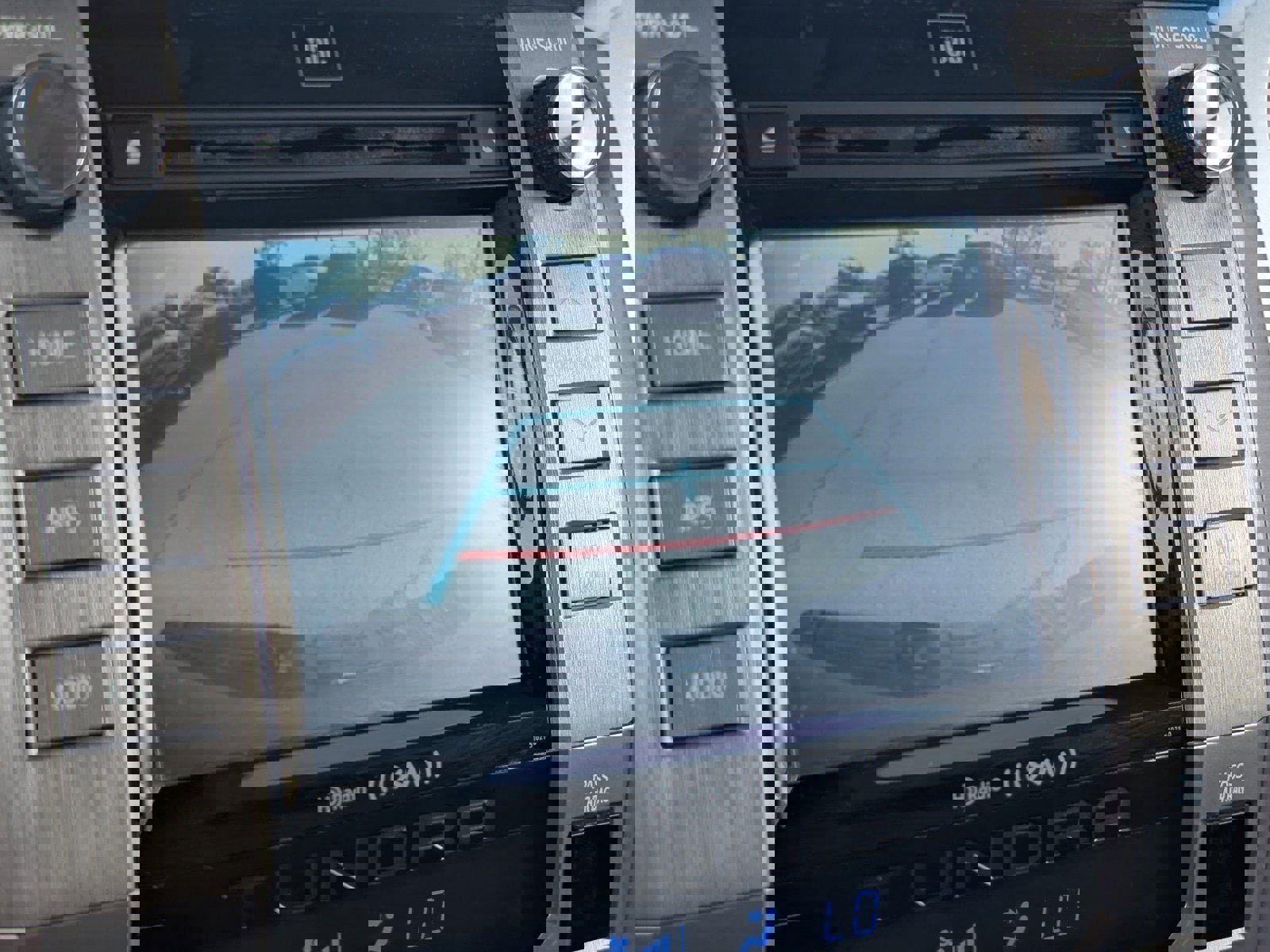 Used 2018 Toyota Tundra Limited w/ Limited Premium Package image 28