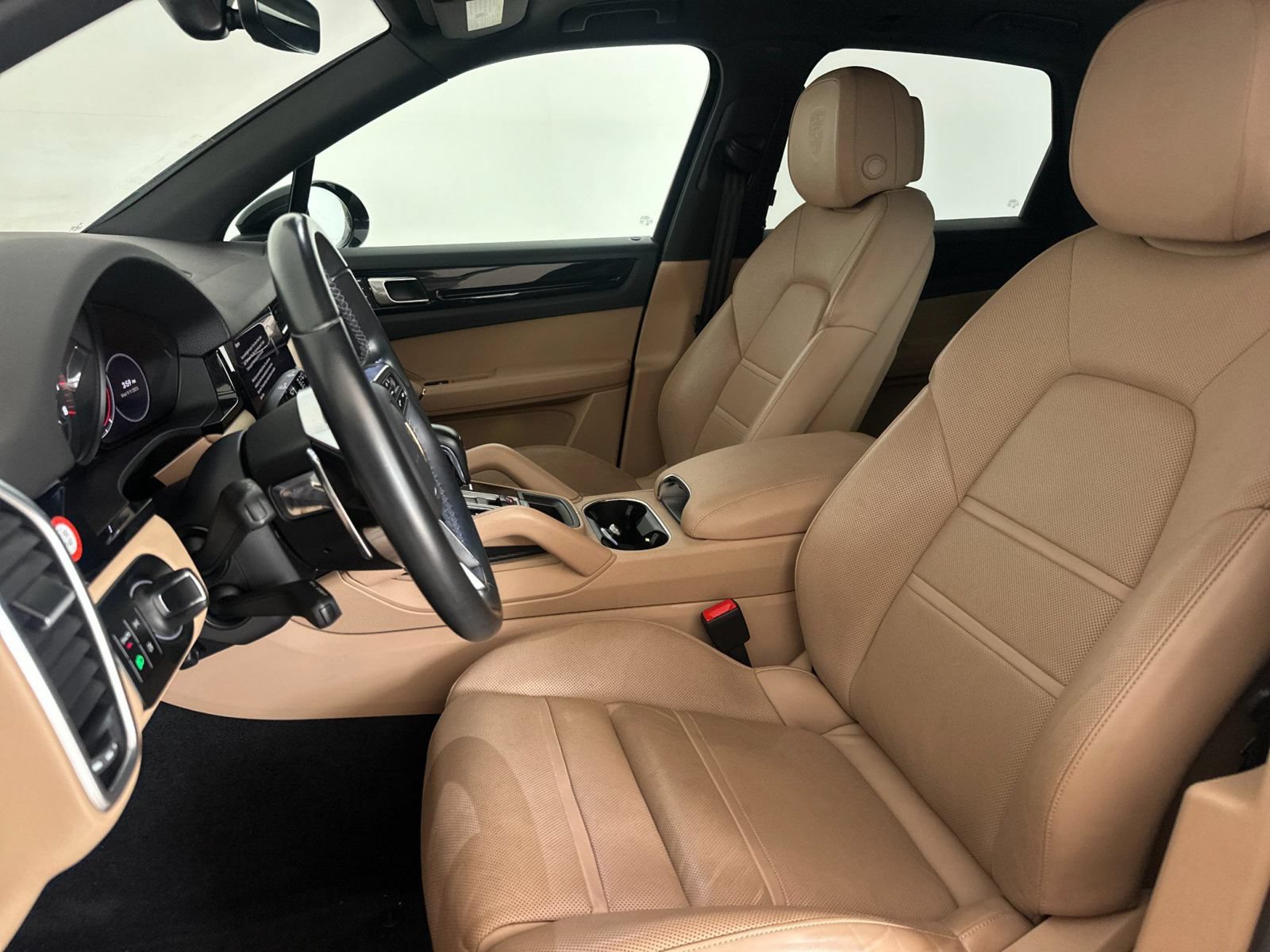 Certified 2023 Porsche Cayenne AWD/4WD image 5