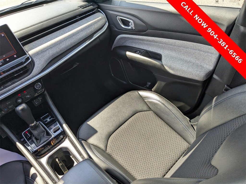 Used 2024 Jeep Compass Latitude image 19