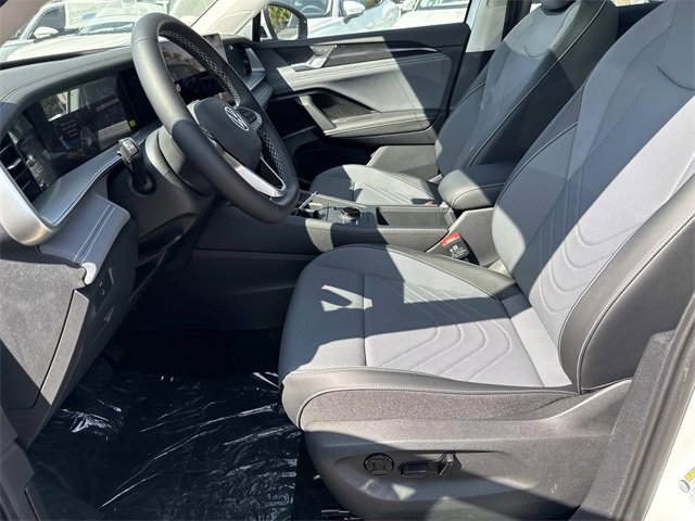 New 2025 Volkswagen Tiguan SE image 17