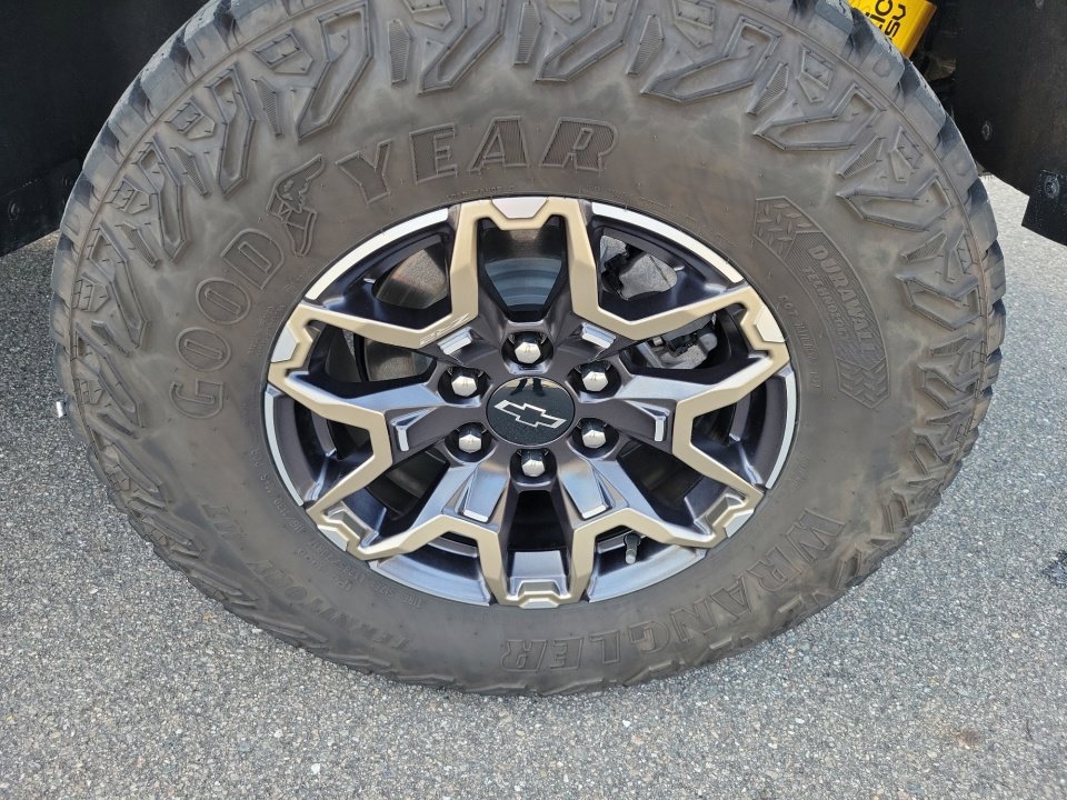 Used 2024 Chevrolet Colorado ZR2 w/ ZR2 Convenience Package III image 24