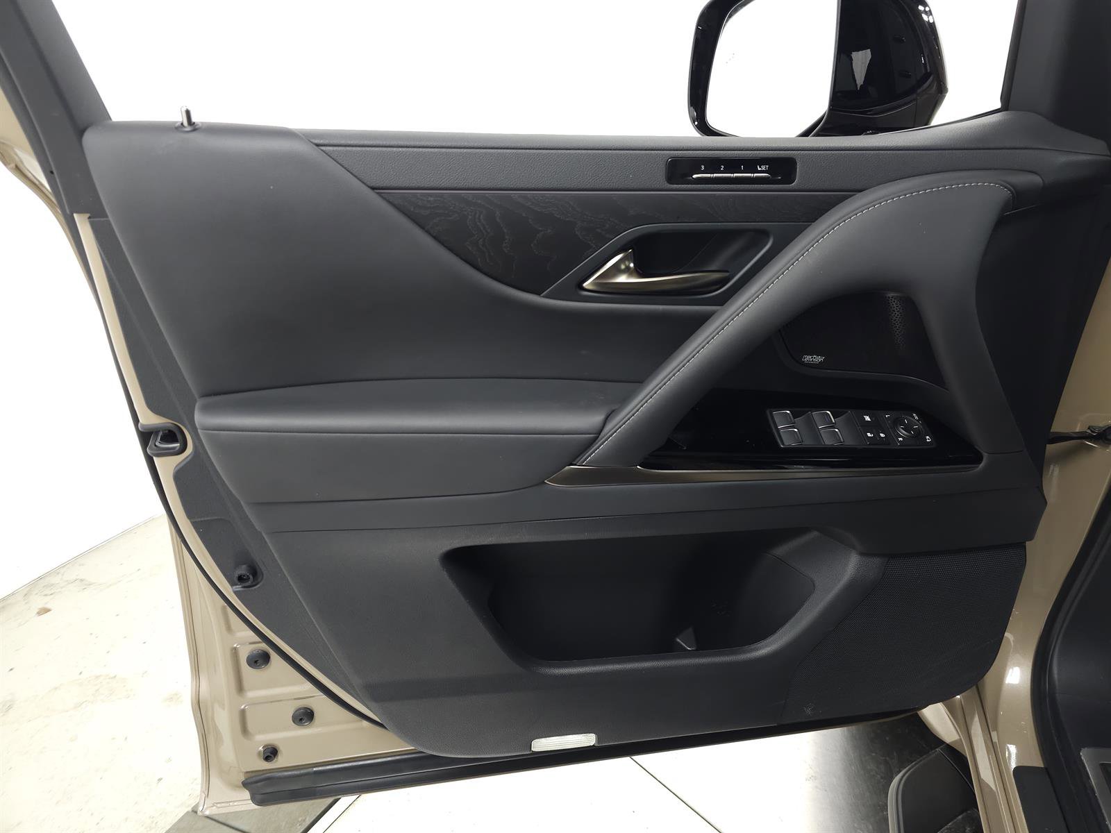 Certified 2025 Lexus LX 700h Overtrail AWD/4WD image 16