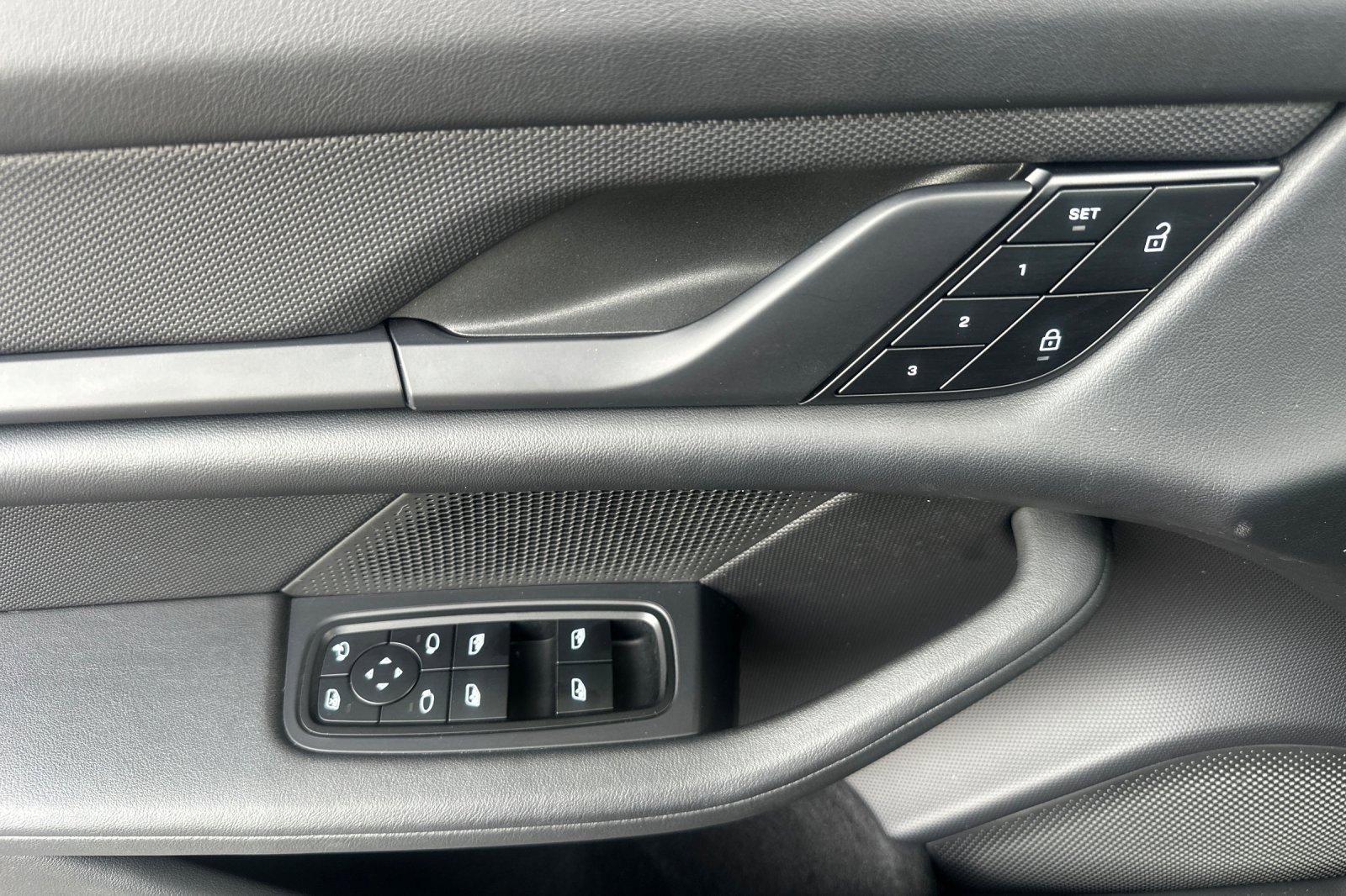 Used 2023 Porsche Taycan w/ Premium Package image 10