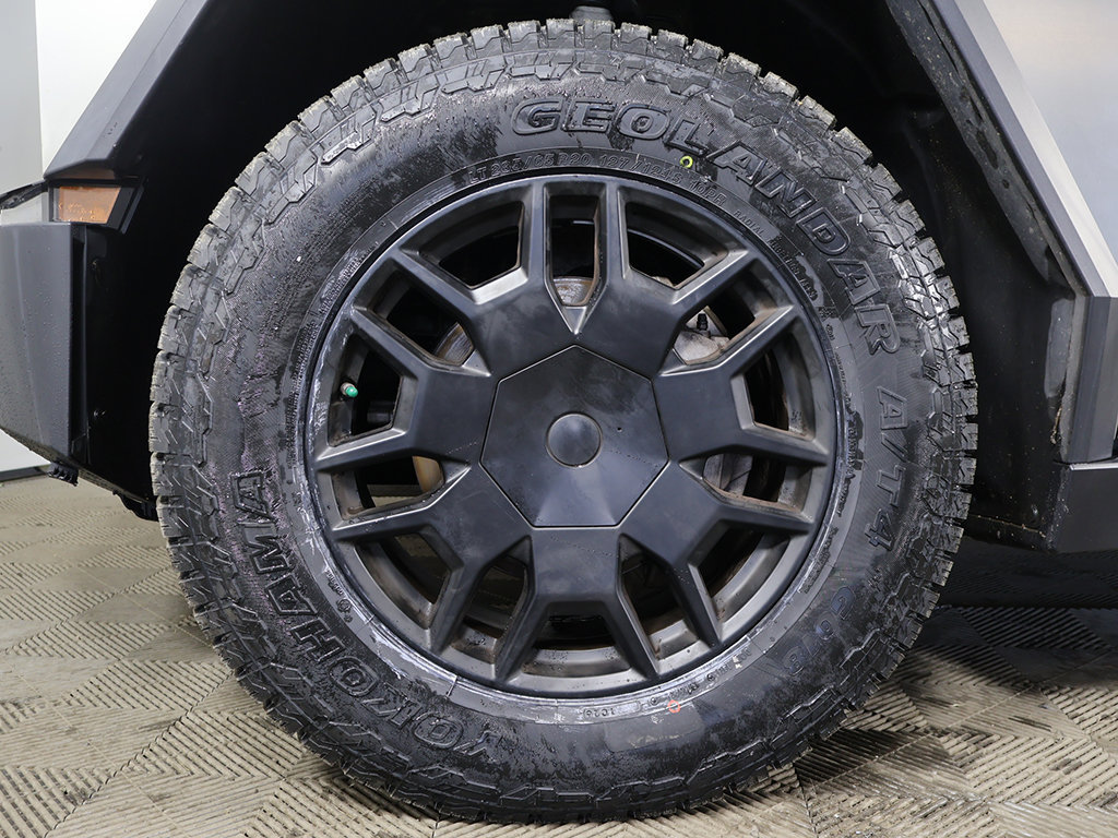 Used 2024 Tesla Cybertruck AWD Crew Cab image 18