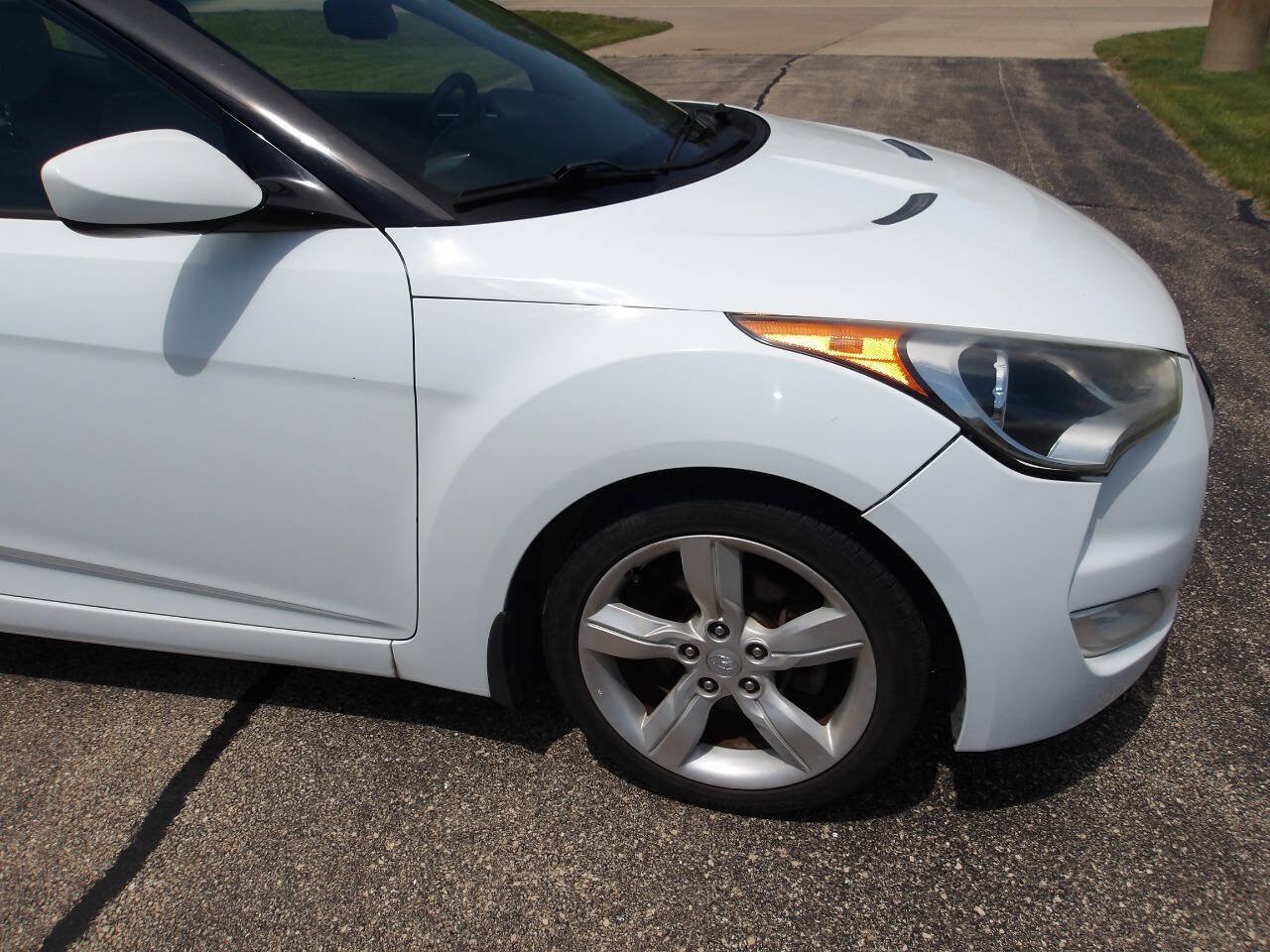 Used 2013 Hyundai Veloster w/ Tech Pkg FWD image 31