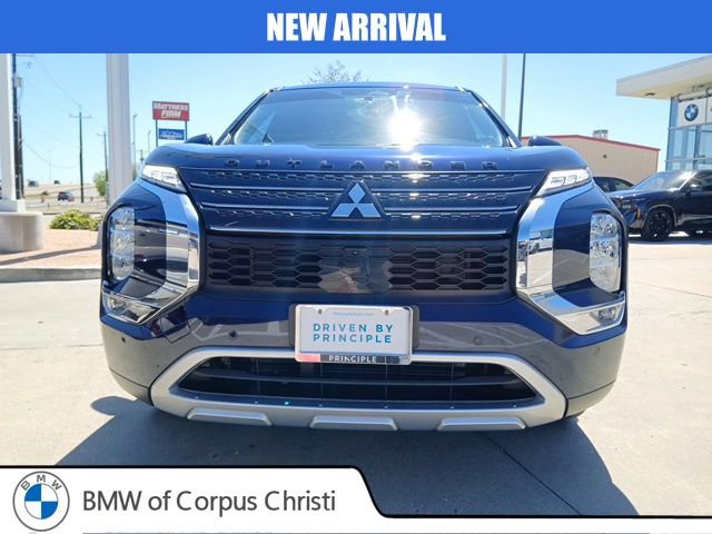 Used 2024 Mitsubishi Outlander SE image 2
