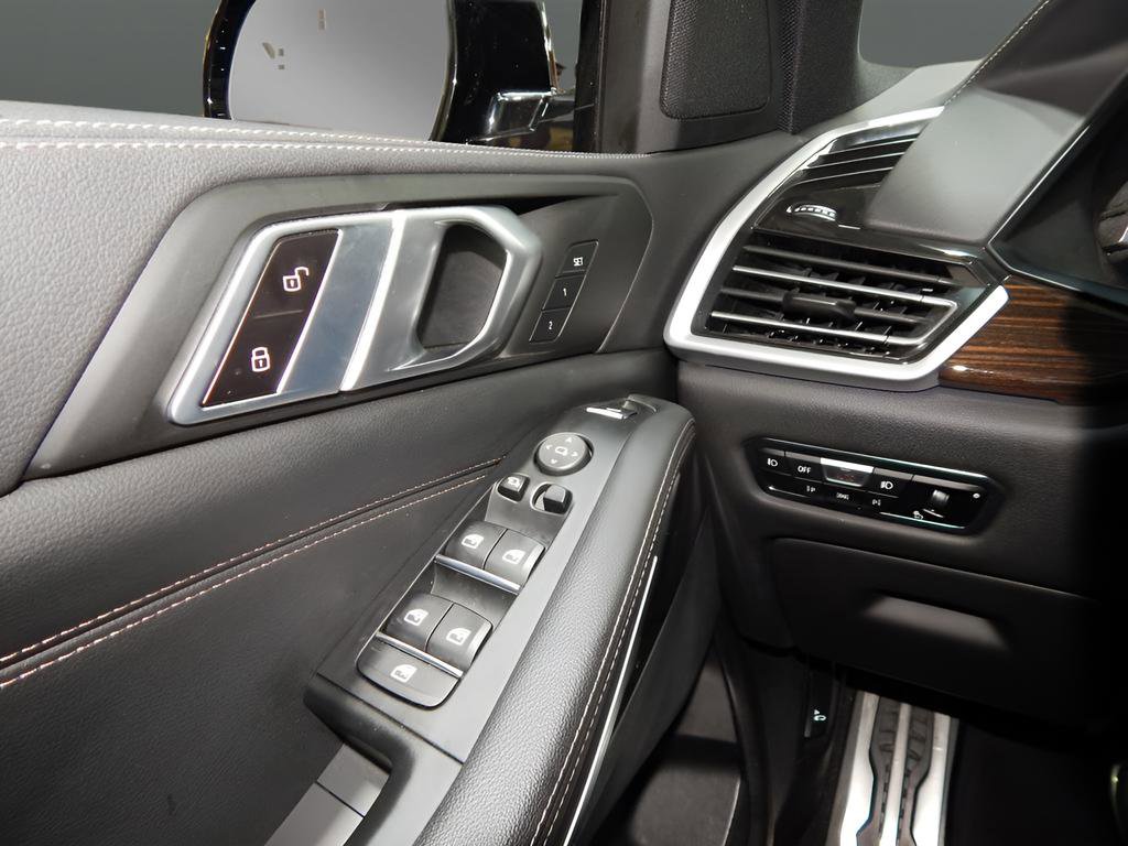 Used 2021 BMW X5 xDrive40i w/ M Sport Package image 29